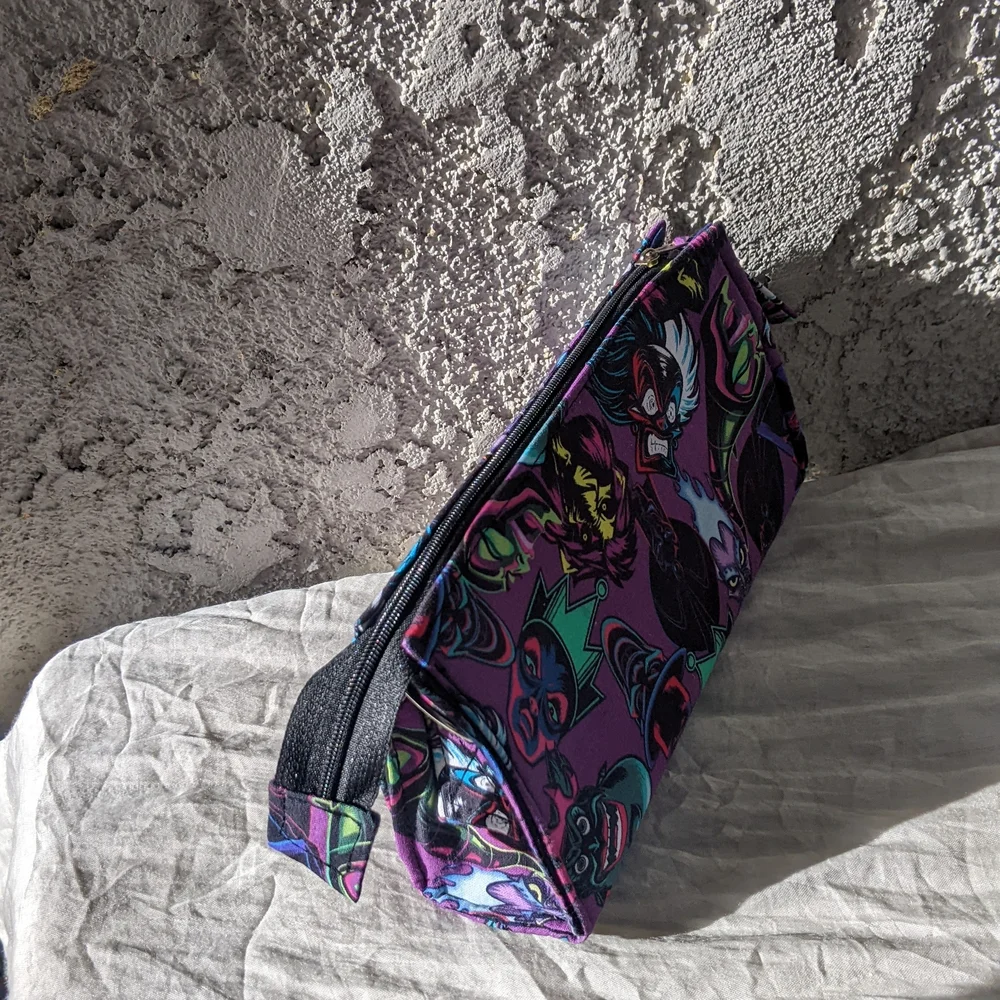 Disney Villians Crossbody Bag - Picture 2 of 7